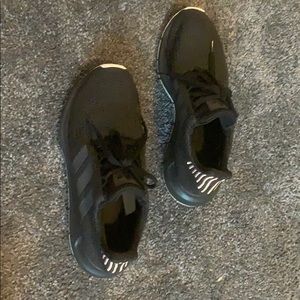 adidas Shoes - adidas tennis shoes! barely worn size 9! SO COMFY! adidas Shoes - adidas tennis shoes! barely worn size 9! SO COMFY!